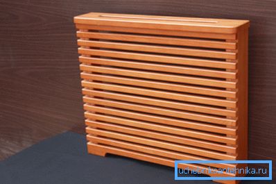 Auf dem Foto - ein handgearbeiteter Grill Auf dem Foto - ein handgearbeiteter Grill