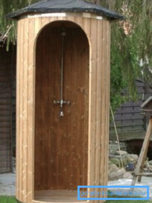 Auf dem Foto ist ein Gartenduschfass. Auf dem Foto ist ein Gartenduschfass.