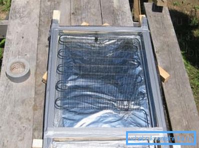 Auf dem Foto - hausgemachter Sonnenkollektor Auf dem Foto - hausgemachter Sonnenkollektor