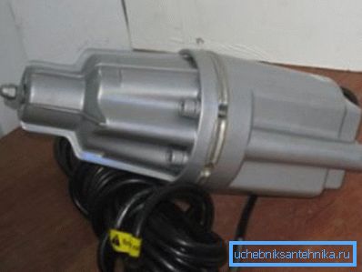 Auf dem Foto ist die am besten geeignete und einfachste Pumpe zum Pumpen eingetaucht. Auf dem Foto ist die am besten geeignete und einfachste Pumpe zum Pumpen eingetaucht.