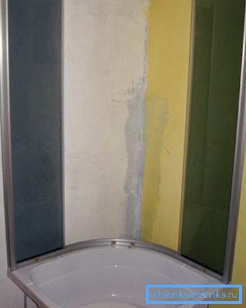 In der Fotomontage des Duschegehäuses In der Fotomontage des Duschegehäuses