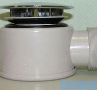 Auf dem Foto: Die Ablaufeinheit ist ein spezielles Design mit einem Rost zum Schutz vor Ablagerungen. Auf dem Foto: Die Ablaufeinheit ist ein spezielles Design mit einem Rost zum Schutz vor Ablagerungen.