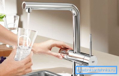 Auf dem Foto: Moderne Armaturen erfüllen nicht nur ihre direkten Funktionen, sondern sind auch ein originelles Element im Innenraum. Auf dem Foto: Moderne Armaturen erfüllen nicht nur ihre direkten Funktionen, sondern sind auch ein originelles Element im Innenraum.