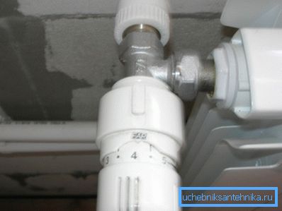 Im Foto - Thermokopf auf der Heizung. Im Foto - Thermokopf auf der Heizung.