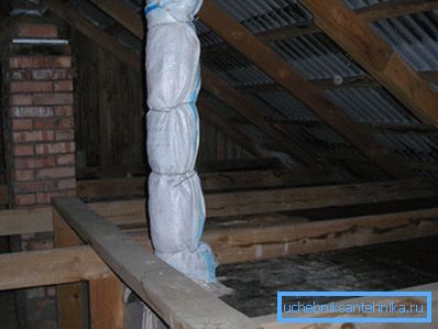 Im lichtisolierten Isolierrohr im Dachgeschoss Im lichtisolierten Isolierrohr im Dachgeschoss