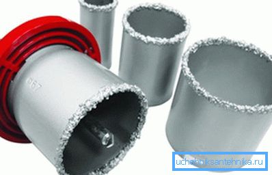 Auf dem Foto: Im Angebot finden Sie ganze Kronen-Sets, mit denen Sie jede Keramik bohren können - von Spülen über Fliesen bis hin zu Kunststein Auf dem Foto: Im Angebot finden Sie ganze Kronen-Sets, mit denen Sie jede Keramik bohren können - von Spülen über Fliesen bis hin zu Kunststein