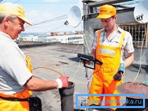 Auf dem Foto können Sie zusehen, wie Schuldner das Abwassersystem blockieren, ohne ihre Häuser zu besuchen. Auf dem Foto können Sie zusehen, wie Schuldner das Abwassersystem blockieren, ohne ihre Häuser zu besuchen.