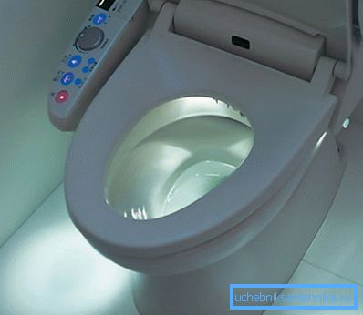 Im Bild: Die beheizte japanische Toilette und Bidet-Funktion bietet höchsten Komfort Im Bild: Die beheizte japanische Toilette und Bidet-Funktion bietet höchsten Komfort