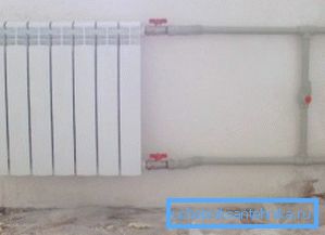 Auf dem Foto: Der Austausch von Rohren und Heizkörpern durch moderne Versionen verbessert nicht nur das Erscheinungsbild des Systems, sondern verbessert auch die Effizienz erheblich. Auf dem Foto: Der Austausch von Rohren und Heizkörpern durch moderne Versionen verbessert nicht nur das Erscheinungsbild des Systems, sondern verbessert auch die Effizienz erheblich.
