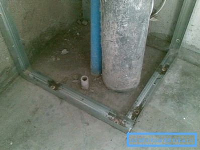 Die anfängliche Installationsphase des Rahmens Die anfängliche Installationsphase des Rahmens