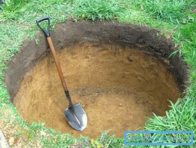 Beginnen Sie mit der Ausgrabung einer flachen Grube. Beginnen Sie mit der Ausgrabung einer flachen Grube.