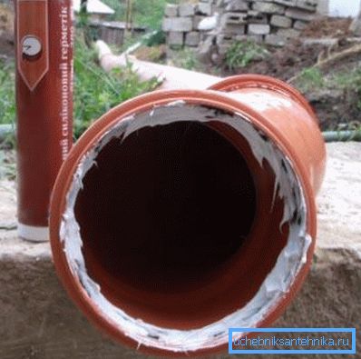 Silikondichtmittel auf die Glocke setzen Silikondichtmittel auf die Glocke setzen