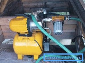 Pumpstation zum Pumpen von Wasser aus dem Brunnen. Pumpstation zum Pumpen von Wasser aus dem Brunnen.