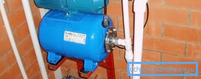 Pumpstation im Keller des Hauses installiert. Pumpstation im Keller des Hauses installiert.