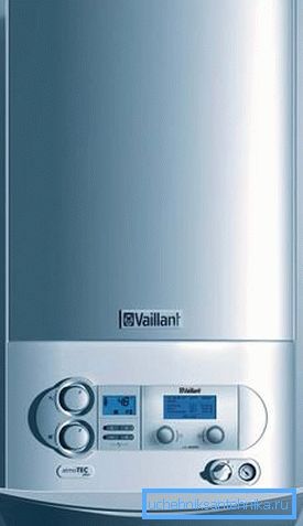 An der Wand montierter Gaskessel mit elektronischer Zündung. An der Wand montierter Gaskessel mit elektronischer Zündung.