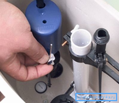 Stellen Sie den Wasserstand im Tank ein Stellen Sie den Wasserstand im Tank ein