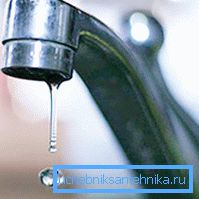 Warten Sie nicht, bis sich die Tropfen in einen Jet verwandeln. Reparieren Sie das Ventil rechtzeitig. Warten Sie nicht, bis sich die Tropfen in einen Jet verwandeln. Reparieren Sie das Ventil rechtzeitig.