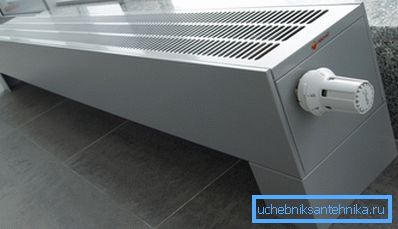 Kleiner Konvektor in einem Schutzgehäuse Kleiner Konvektor in einem Schutzgehäuse