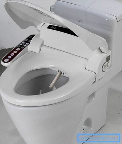 Einige in Japan hergestellte Produkte verfügen über ein spezielles Bedienfeld, in dem Sie spezielle Programme für die Intensität der Wasserversorgung und sogar für die Häufigkeit und Geschwindigkeit der Düsebewegungen einstellen können Einige in Japan hergestellte Produkte verfügen über ein spezielles Bedienfeld, in dem Sie spezielle Programme für die Intensität der Wasserversorgung und sogar für die Häufigkeit und Geschwindigkeit der Düsebewegungen einstellen können