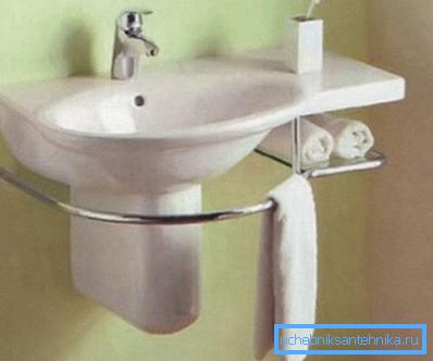 Einige Designs solcher Senken haben viele Ergänzungen, deren Bequemlichkeit Sie bei der Installation berücksichtigen müssen Einige Designs solcher Senken haben viele Ergänzungen, deren Bequemlichkeit Sie bei der Installation berücksichtigen müssen