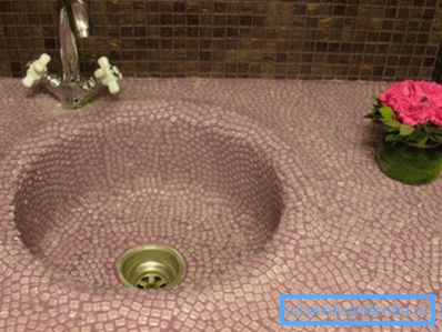 Einige Experten ziehen es vor, die ursprünglichen Designlösungen zum Dekorieren von Designs zu verwenden, die einen zusätzlichen Schutz vor Feuchtigkeit bieten. Einige Experten ziehen es vor, die ursprünglichen Designlösungen zum Dekorieren von Designs zu verwenden, die zusätzlich vor Feuchtigkeit schützen.