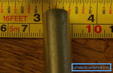 Es ist einfach, den Durchmesser in Zoll zu berechnen, wenn Sie einen Tisch oder ein spezielles Messwerkzeug zur Hand haben Es ist einfach, den Durchmesser in Zoll zu berechnen, wenn Sie einen Tisch oder ein spezielles Messwerkzeug zur Hand haben