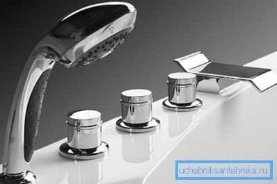 Know-how-Ergonomie - ein Bad mit einem Hahn an Bord Know-how-Ergonomie - ein Bad mit einem Hahn an Bord