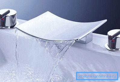 Ein herkömmlicher Strahlmischer für ein Waschbecken ist für Küchenspülen absolut ungeeignet. Ein herkömmlicher Strahlmischer für ein Waschbecken ist für Küchenspülen absolut ungeeignet.