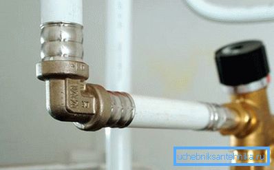Crimpanschluss im Sanitärsystem Crimpanschluss im Sanitärsystem