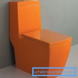 Eine direkt bündige orangefarbene Toilette sieht gut aus und kann an der Wand installiert werden. Eine direkt bündige orangefarbene Toilette sieht gut aus und kann an der Wand installiert werden.