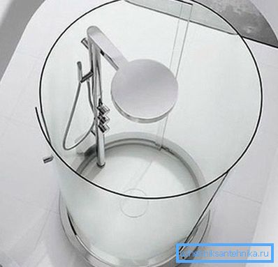 Ursprüngliche runde Dusche, die eine bestimmte Verbindung erfordert Ursprüngliche runde Dusche, die eine bestimmte Verbindung erfordert