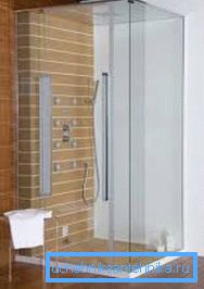 Ursprüngliche viereckige Kabine mit transparenter Umzäunung Ursprüngliche viereckige Kabine mit transparenter Umzäunung