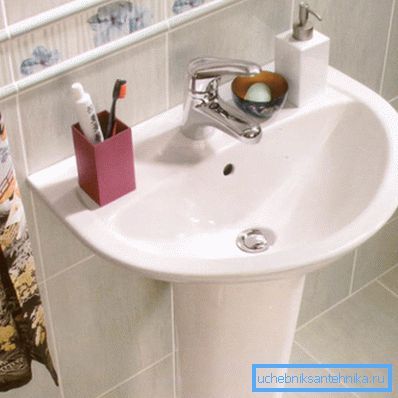 Der Hauptort für die Installation von Waschtischen sind die Badezimmer. Der Hauptort für die Installation von Waschtischen sind die Badezimmer.