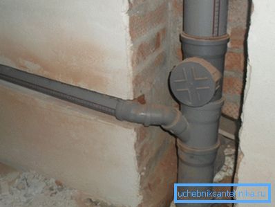 Entsorgen Sie das alte Metall zugunsten von Metall-Kunststoff - einem modernen, dauerhaften Material