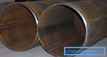 Es ist möglich, nahtlose Produkte von anderen Produkttypen zu unterscheiden, indem Verbindungspunkte vorhanden sind, die durch Schweißen von Metall entstehen. Es ist möglich, nahtlose Produkte von anderen Produkttypen zu unterscheiden, indem Verbindungspunkte vorhanden sind, die durch Schweißen von Metall entstehen.