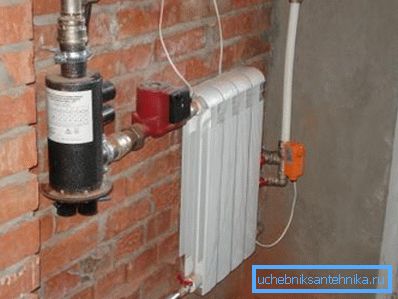 Beheizung der Garage durch einen Elektrokessel vom Elektrodentyp Beheizung der Garage durch einen Elektrokessel vom Elektrodentyp
