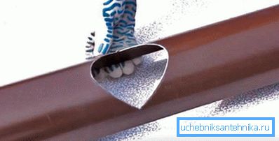 Loch für Ablauftrichter