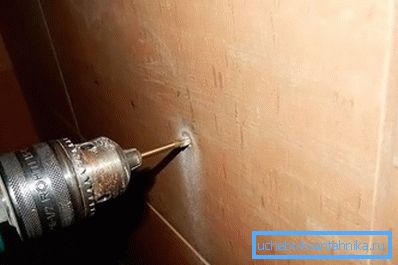 Löcher für die Montage der Spüle Löcher für die Montage der Spüle