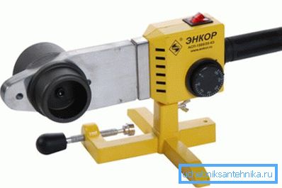 Lötkolben mit auf einem Spezialständer montierten Düsen Lötkolben mit auf einem Spezialständer montierten Düsen