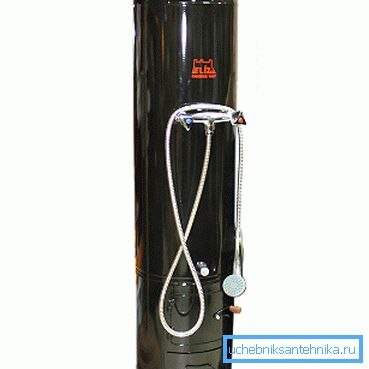 Ein Herd für eine Dusche mit Wassertank ermöglicht es Ihnen, das Design in Abwesenheit von Strom und Wasserleitungen zu verwenden Ein Herd für eine Dusche mit Wassertank ermöglicht es Ihnen, das Design in Abwesenheit von Strom und Wasserleitungen zu verwenden