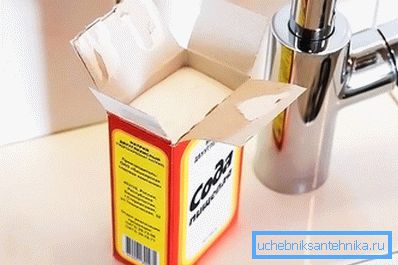Backsoda bewältigt mit Holzschuhen Backsoda bewältigt mit Holzschuhen