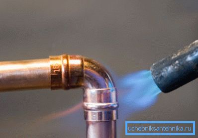 Die Brennerflamme sollte hellblau sein. Die Brennerflamme sollte hellblau sein.