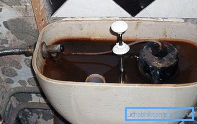 Schlechtes Spülen der Toilette - Überprüfen Sie den Abfluss seines Tanks vom Verstopfung Schlechtes Spülen der Toilette - Überprüfen Sie den Abfluss seines Tanks vom Verstopfung