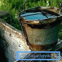 Warum befindet sich im Brunnen schlammiges Wasser, wenn er „zur Mittagszeit einhundert Jahre alt“ ist und der gesamte Holzrahmen verrottet ist, liegt die Antwort auf der Hand - Sie müssen sich auch um ihn kümmern