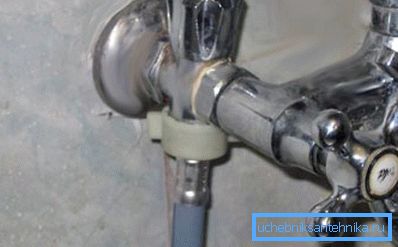 Wasserversorgung der Waschmaschine durch den Mischer Wasserversorgung der Waschmaschine durch den Mischer