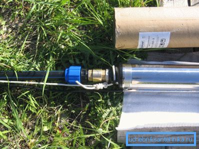 Schließen Sie die Pumpe an die Wasserleitung an. Schließen Sie die Pumpe an die Wasserleitung an.