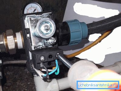 Elektrischer Anschluss an den Druckregler. Elektrischer Anschluss an den Druckregler.
