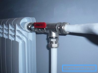 Anschluss eines Metall-Kunststoff-Systems an einen Heizkörper. Anschluss eines Metall-Kunststoff-Systems an einen Heizkörper.