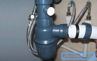 3955 Das Waschbecken im Badezimmer mit dem Abwasserkanal verbinden