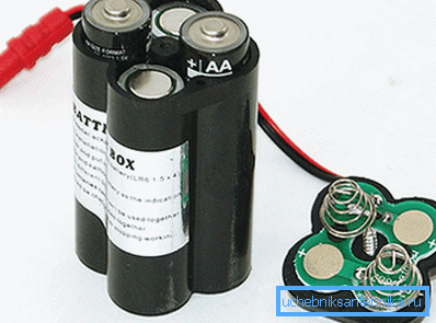 Normale Batterien reichen aus. Normale Batterien reichen aus.
